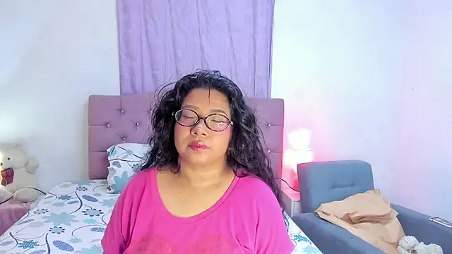 Latinabombsheell online show from July 31, 2026, 4:45 am