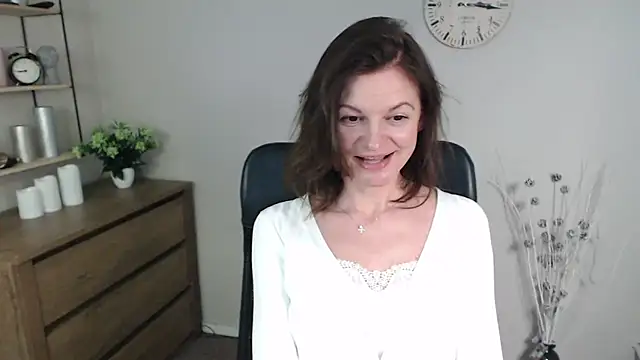 Snapshot of VivianWILD chatting on January 8, 2025, 9:53 am VivianWILD online show from January 8, 2025, 9:53 am