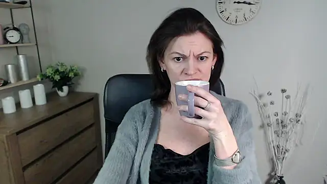 Snapshot of VivianWILD chatting on January 10, 2025, 6:53 am VivianWILD online show from January 10, 2025, 6:53 am