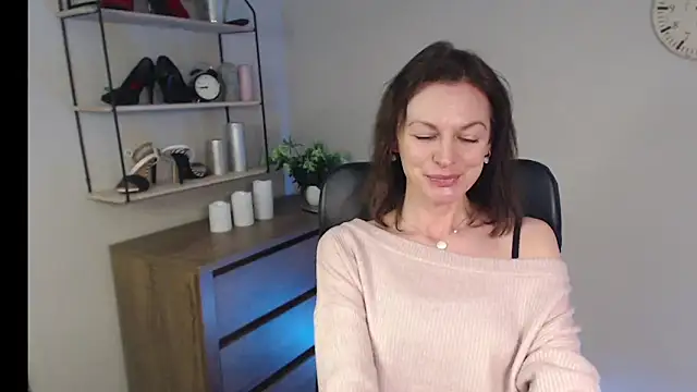 Snapshot of VivianWILD chatting on February 20, 2025, 7:01 am VivianWILD online show from February 20, 2025, 7:01 am