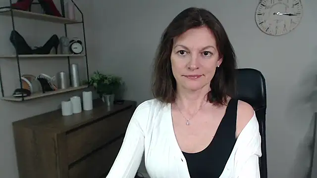 Snapshot of VivianWILD chatting on February 28, 2025, 5:48 pm VivianWILD online show from February 28, 2025, 5:48 pm