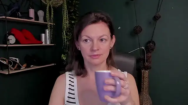 Snapshot of VivianWILD chatting on March 11, 2025, 6:53 am VivianWILD online show from March 11, 2025, 6:53 am