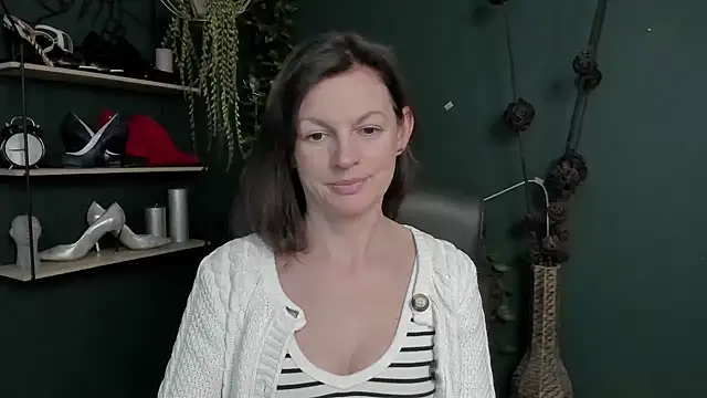 Snapshot of VivianWILD chatting on March 11, 2025, 10:18 am VivianWILD online show from March 11, 2025, 10:18 am