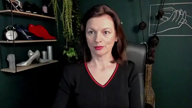 Snapshot of VivianWILD chatting on March 12, 2025, 7:02 am VivianWILD online show from March 12, 2025, 7:02 am