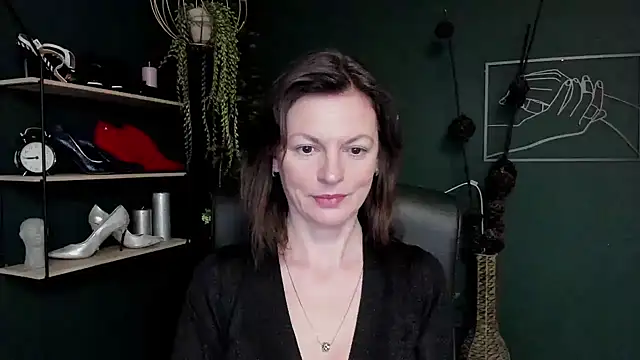 Snapshot of VivianWILD chatting on March 14, 2025, 7:04 am VivianWILD online show from March 14, 2025, 7:04 am