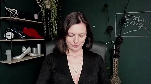 Snapshot of VivianWILD chatting on March 14, 2025, 10:18 am VivianWILD online show from March 14, 2025, 10:18 am