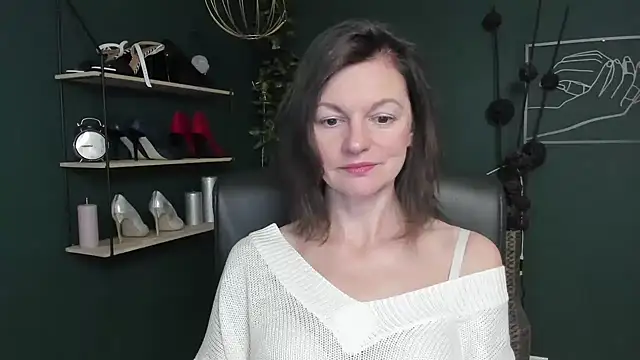 Snapshot of VivianWILD chatting on September 27, 2025, 6:18 am VivianWILD online show from September 27, 2025, 6:18 am