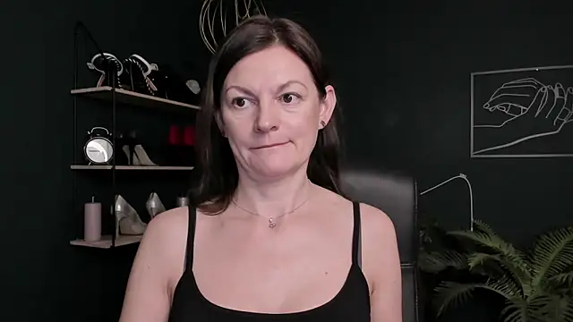 Snapshot of VivianWILD chatting on October 27, 2025, 7:34 am VivianWILD online show from October 27, 2025, 7:34 am