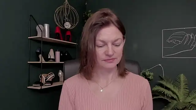 Snapshot of VivianWILD chatting on December 2, 2025, 6:41 am VivianWILD online show from December 2, 2025, 6:41 am