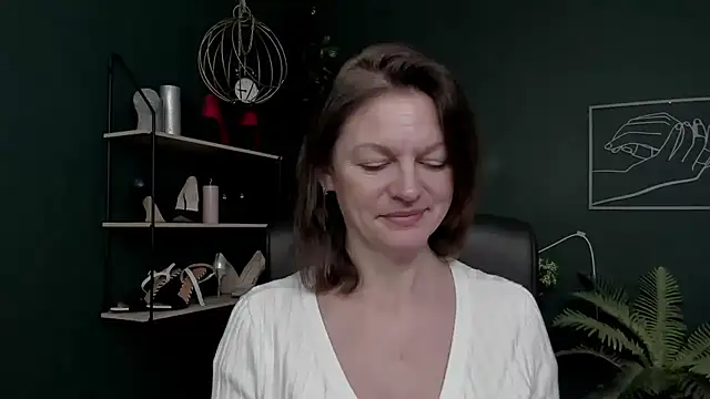 VivianWILD online show from December 4, 2025, 6:44 am