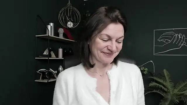 Snapshot of VivianWILD chatting on April 13, 2026, 5:46 am VivianWILD online show from April 13, 2026, 5:46 am