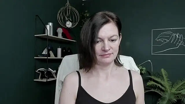 Snapshot of VivianWILD chatting on April 16, 2026, 6:03 am VivianWILD online show from April 16, 2026, 6:03 am