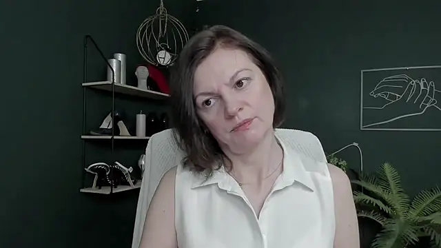 Snapshot of VivianWILD chatting on April 17, 2026, 6:38 am VivianWILD online show from April 17, 2026, 6:38 am