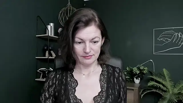 Snapshot of VivianWILD chatting on April 27, 2026, 6:33 am VivianWILD online show from April 27, 2026, 6:33 am
