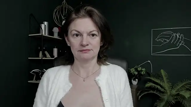 Snapshot of VivianWILD chatting on May 12, 2026, 5:48 am VivianWILD online show from May 12, 2026, 5:48 am