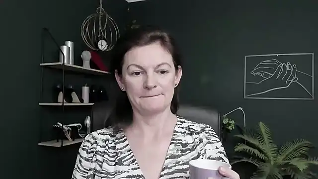 VivianWILD online show from June 18, 2026, 9:14 am