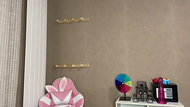 lucie mehott online show from October 4, 2025, 7:01 pm