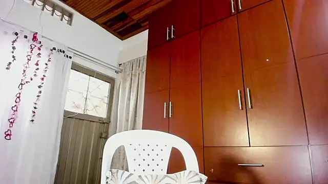 Snapshot of loreth_J chatting on December 3, 2024, 6:17 pm loreth J online show from December 3, 2024, 6:17 pm