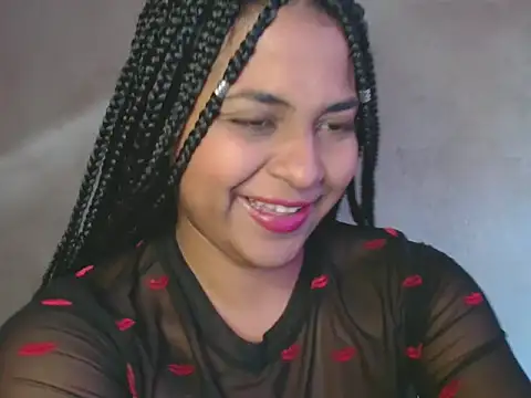 Giselabrunette25 online show from January 12, 2025, 12:23 pm