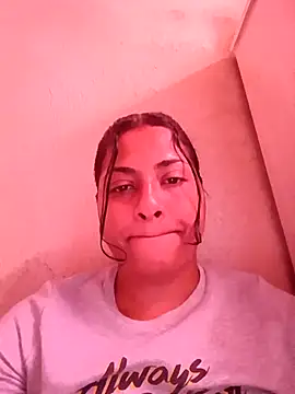 Giselabrunette25 online show from January 16, 2026, 1:04 pm