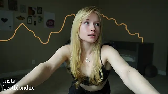 Snapshot of bestblonde chatting on March 1, 2025, 6:21 pm bestblonde online show from March 1, 2025, 6:21 pm