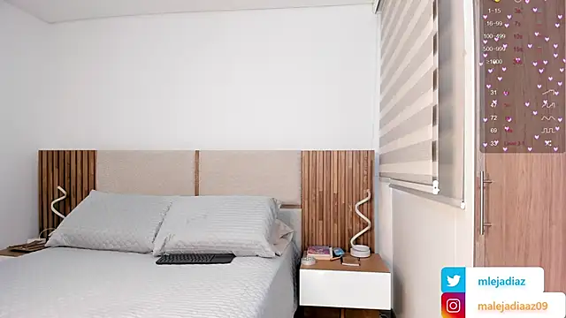 MalejaDiaz  online show from September 30, 2025, 4:12 pm