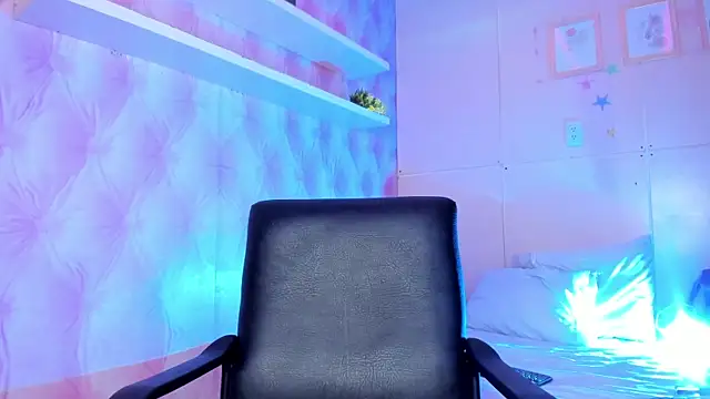 Snapshot of Hilary-banks chatting on January 22, 2025, 7:57 am Hilary-banks online show from January 22, 2025, 7:57 am