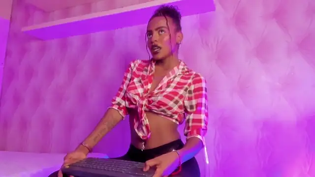 Snapshot of Hilary-banks chatting on March 7, 2025, 6:35 am Hilary-banks online show from March 7, 2025, 6:35 am