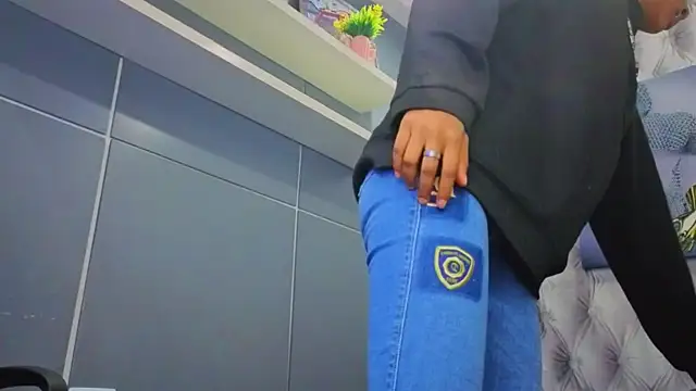 Snapshot of Hilary-banks chatting on September 11, 2025, 4:34 am Hilary-banks online show from September 11, 2025, 4:34 am