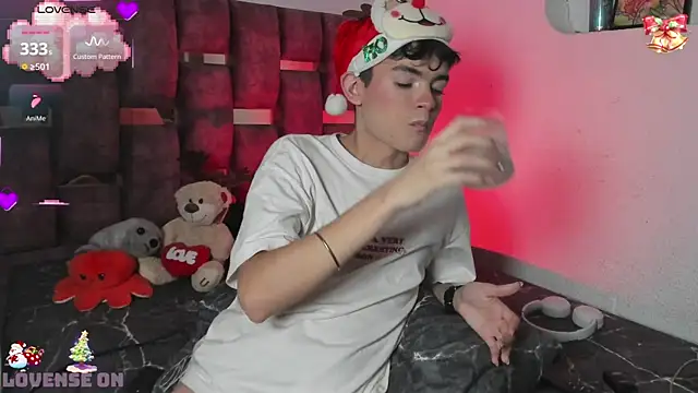 Snapshot of Angelo_018 chatting on December 22, 2024, 6:49 am Angelo 018 online show from December 22, 2024, 6:49 am