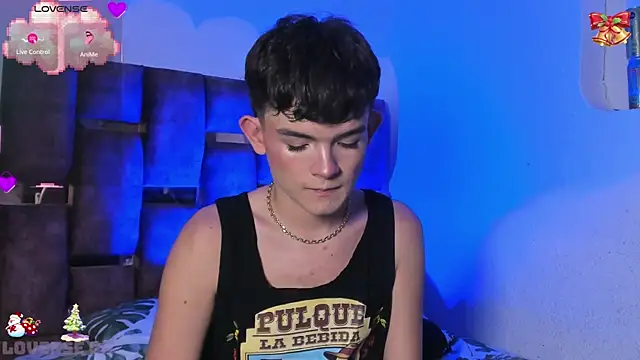 Snapshot of Angelo_018 chatting on December 28, 2024, 3:37 am Angelo 018 online show from December 28, 2024, 3:37 am