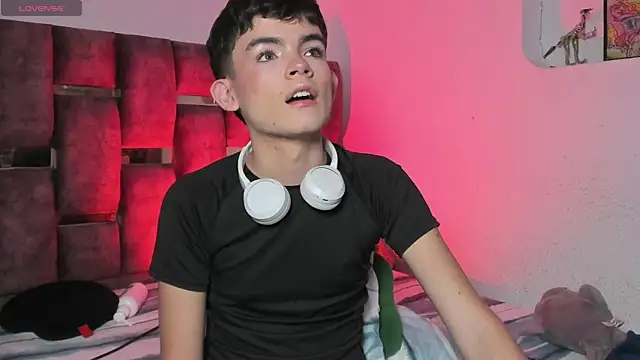 Snapshot of Angelo_018 chatting on January 4, 2025, 5:48 am Angelo 018 online show from January 4, 2025, 5:48 am