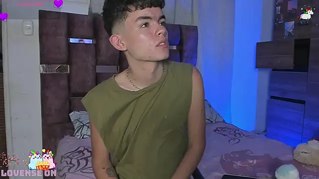 Snapshot of Angelo_018 chatting on January 25, 2025, 10:28 pm Angelo 018 online show from January 25, 2025, 10:28 pm