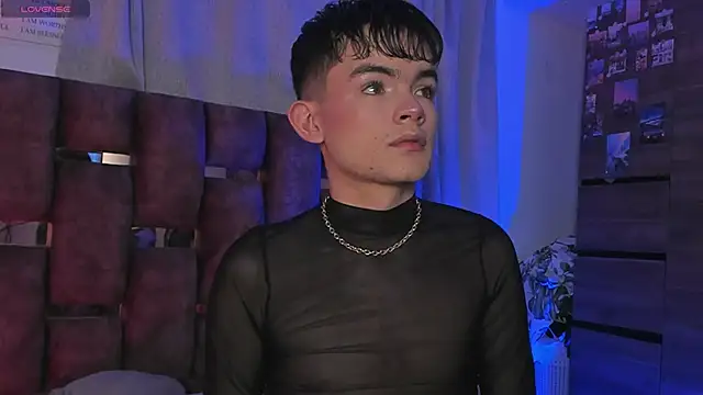 Snapshot of Angelo_018 chatting on January 30, 2025, 6:35 am Angelo 018 online show from January 30, 2025, 6:35 am