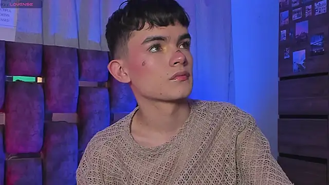 Snapshot of Angelo_018 chatting on February 7, 2025, 5:52 am Angelo 018 online show from February 7, 2025, 5:52 am