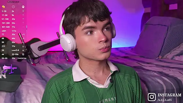 Snapshot of Angelo_018 chatting on October 27, 2025, 3:21 am Angelo 018 online show from October 27, 2025, 3:21 am