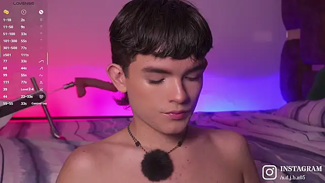 Snapshot of Angelo_018 chatting on October 31, 2025, 3:18 am Angelo 018 online show from October 31, 2025, 3:18 am