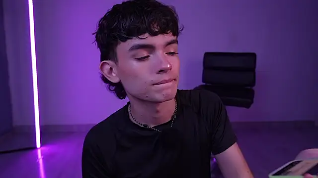 Snapshot of Angelo_018 chatting on February 23, 2026, 1:03 am Angelo 018 online show from February 23, 2026, 1:03 am