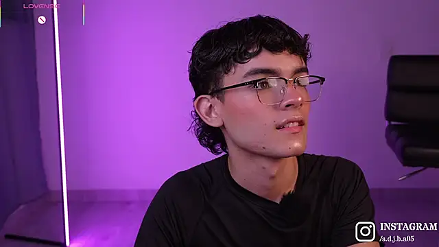 Snapshot of Angelo_018 chatting on March 9, 2026, 4:27 am Angelo 018 online show from March 9, 2026, 4:27 am