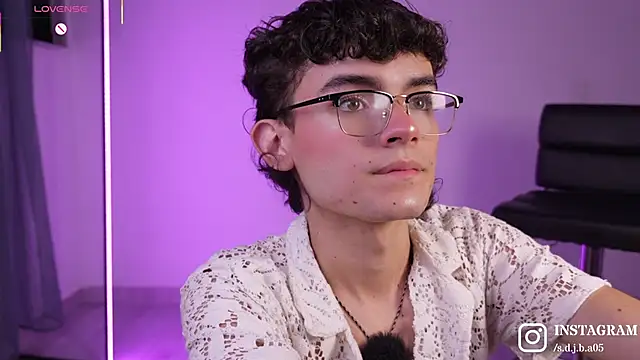 Snapshot of Angelo_018 chatting on March 12, 2026, 2:50 am Angelo 018 online show from March 12, 2026, 2:50 am