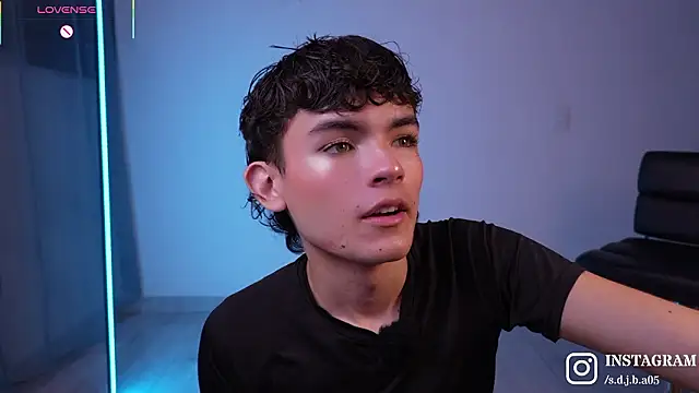 Snapshot of Angelo_018 chatting on March 15, 2026, 1:11 am Angelo 018 online show from March 15, 2026, 1:11 am