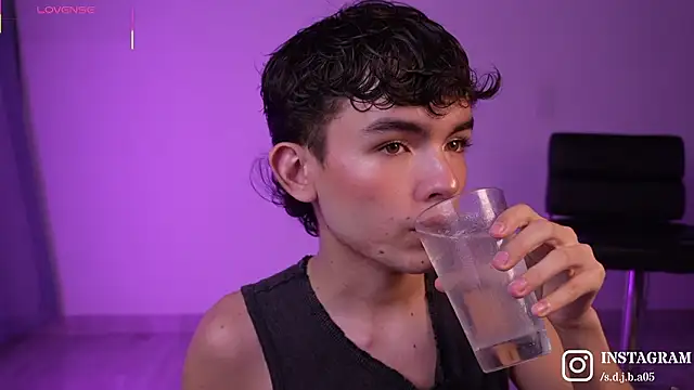 Snapshot of Angelo_018 chatting on March 19, 2026, 3:21 am Angelo 018 online show from March 19, 2026, 3:21 am