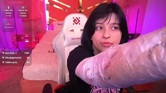 Miki Kivi online show from March 11, 2025, 8:09 pm