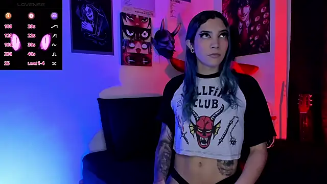 Snapshot of sofi_pretty_uwu- chatting on December 21, 2025, 10:39 pm sofi pretty uwu- online show from December 21, 2025, 10:39 pm