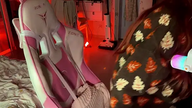 Snapshot of pearl_princess_ chatting on March 23, 2025, 3:32 am pearl princess online show from March 23, 2025, 3:32 am