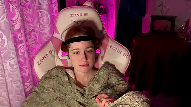 Snapshot of pearl_princess_ chatting on October 15, 2025, 11:05 pm pearl princess online show from October 15, 2025, 11:05 pm