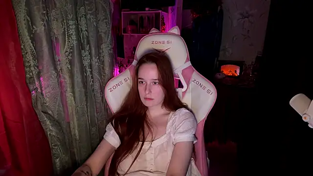 Snapshot of pearl_princess_ chatting on November 11, 2025, 12:38 pm pearl princess online show from November 11, 2025, 12:38 pm