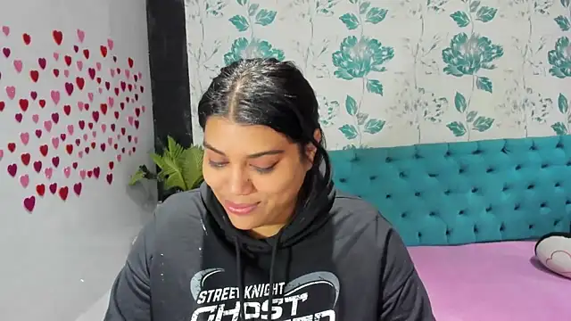 Snapshot of LindaBreeS chatting on February 1, 2025, 4:54 pm LindaBreeS online show from February 1, 2025, 4:54 pm