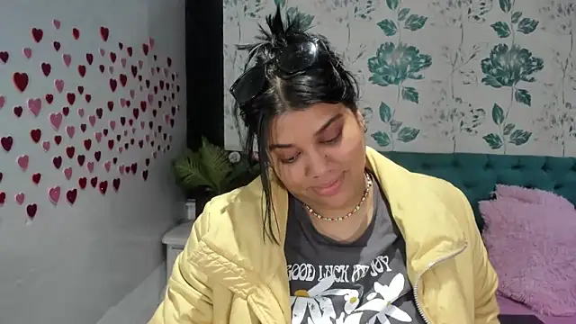 Snapshot of LindaBreeS chatting on February 15, 2025, 4:45 pm LindaBreeS online show from February 15, 2025, 4:45 pm