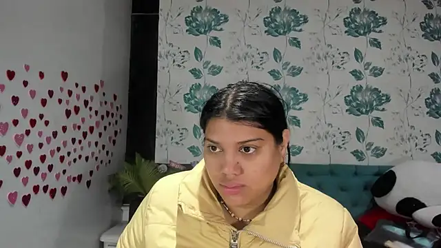 Snapshot of LindaBreeS chatting on February 20, 2025, 12:25 pm LindaBreeS online show from February 20, 2025, 12:25 pm